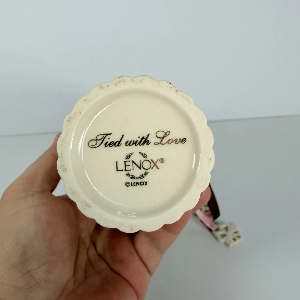 Lenox Tied with Love Bryanna Bud Vase‎ Ivory w/ Gold Trim - 8.5
